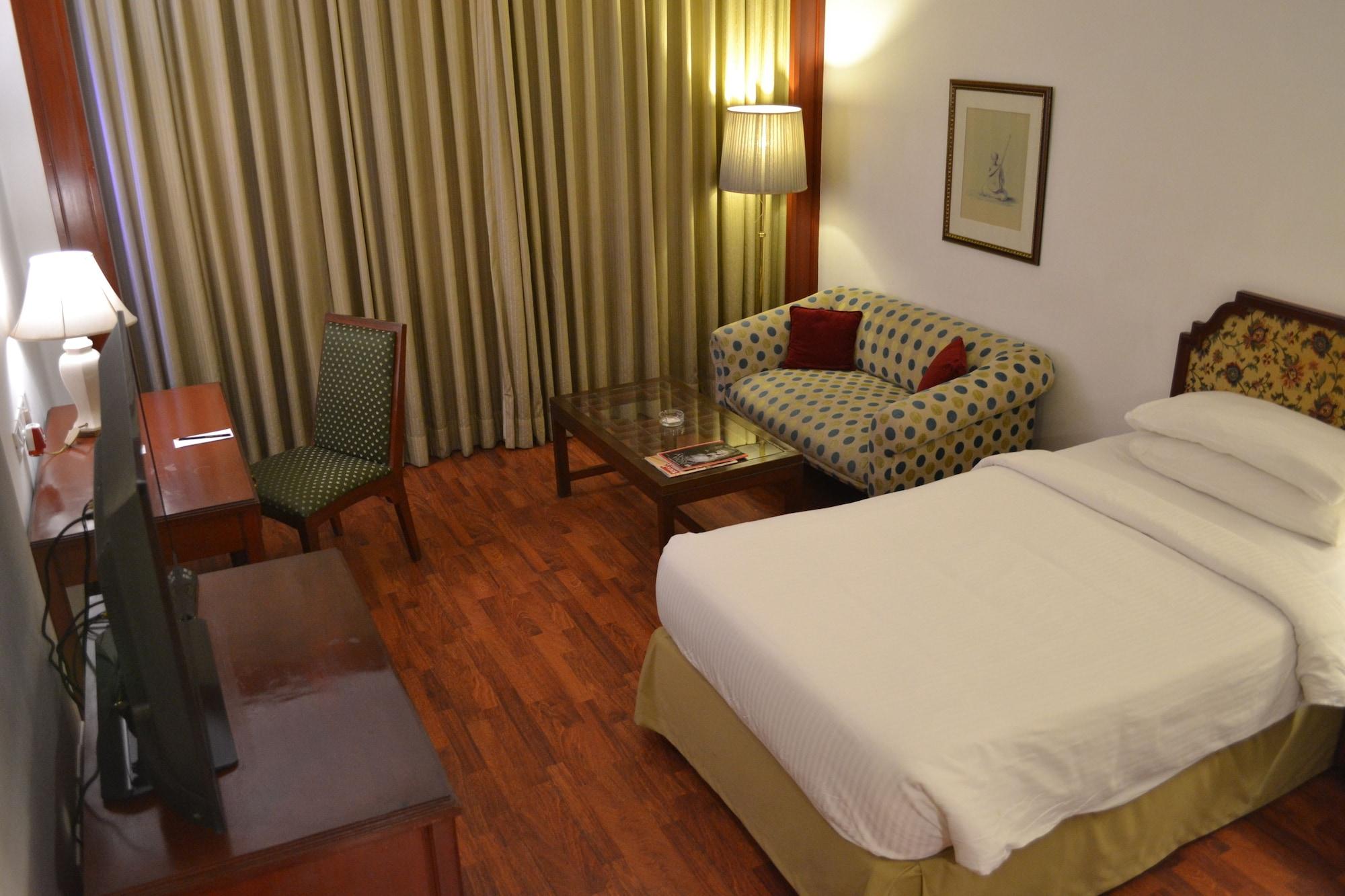Hotel Taj Banjara Hyderabad Exterior foto A room at the hotel