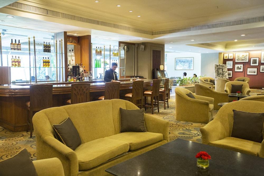 Hotel Taj Banjara Hyderabad Exterior foto The bar at the Imperial Hotel