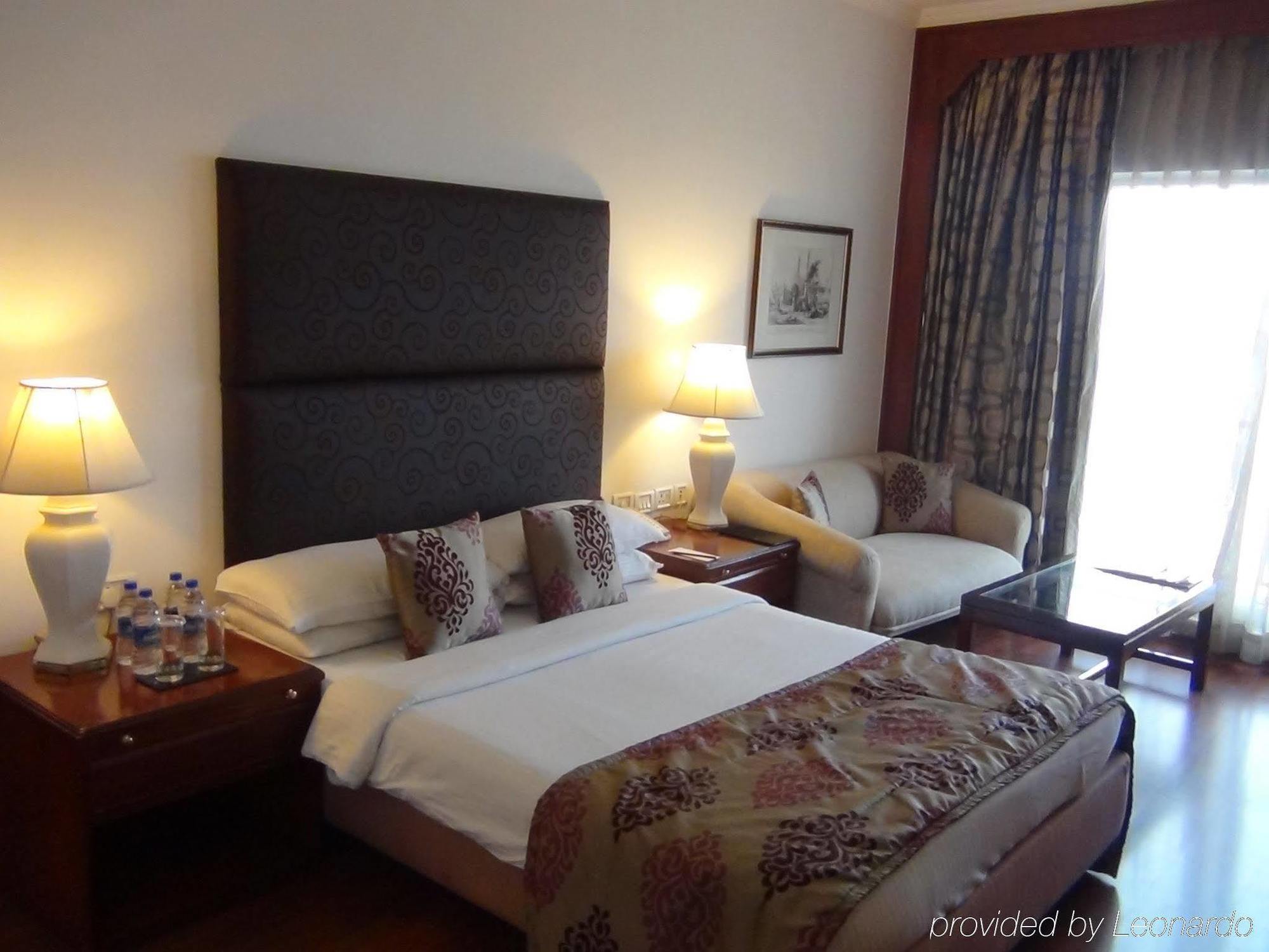 Hotel Taj Banjara Hyderabad Exterior foto A room at the Taj Bengal
