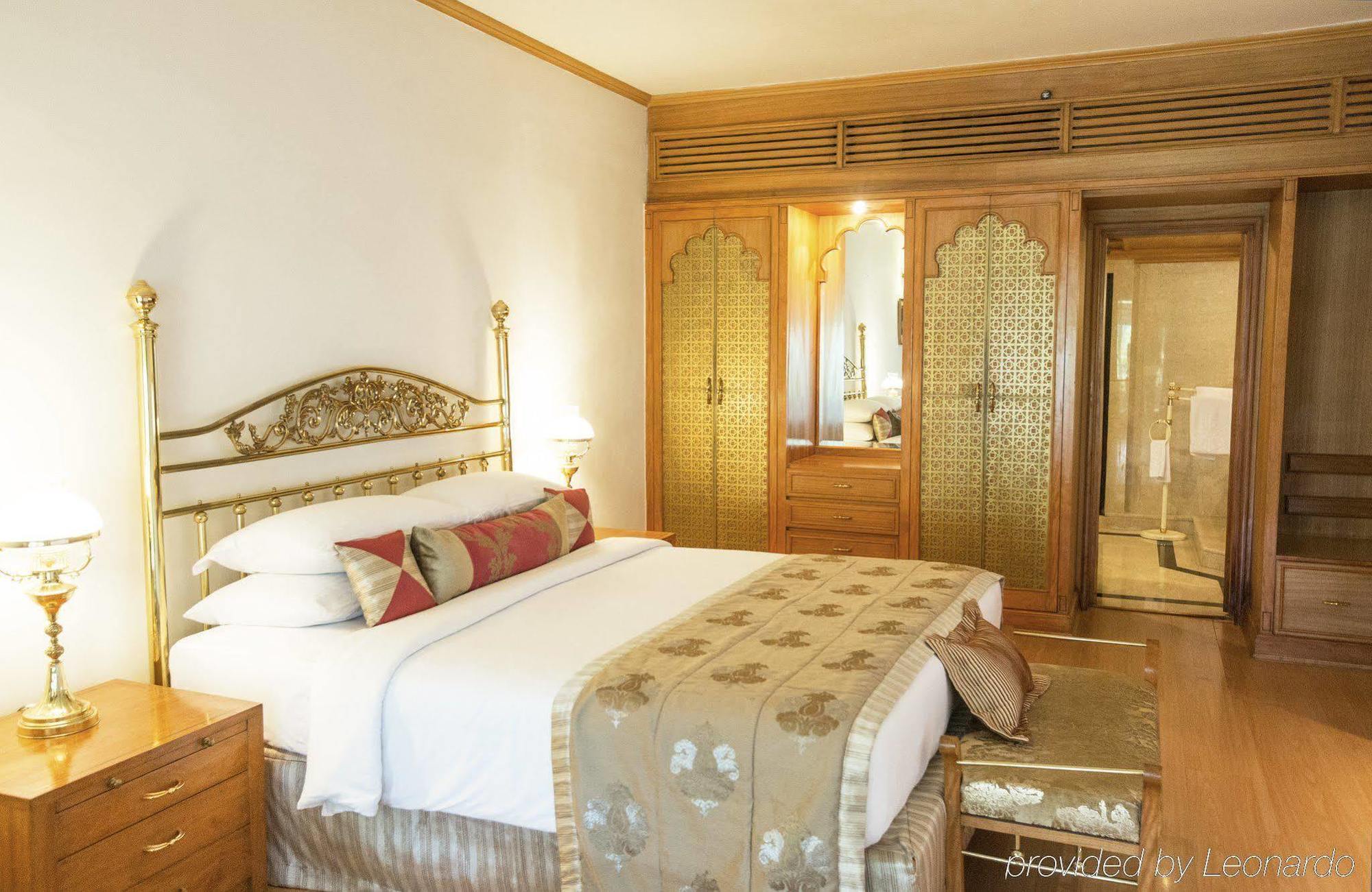 Hotel Taj Banjara Hyderabad Exterior foto A bedroom at the Taj Mahal Palace