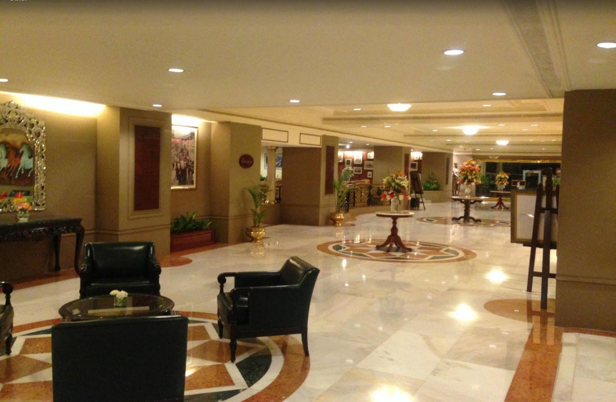 Hotel Taj Banjara Hyderabad Exterior foto The lobby of the hotel
